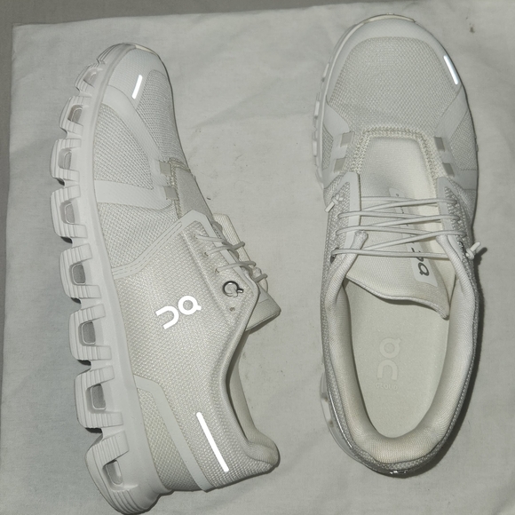 On Running White Athletic Shoes - Picture 1 of 4